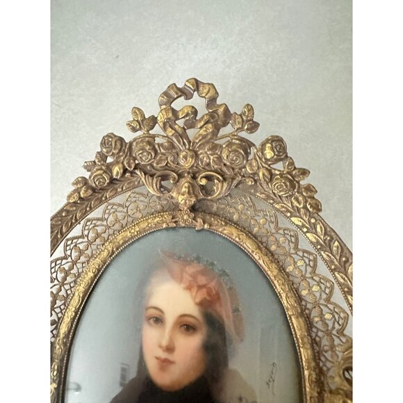 Antique hand painted woman's portrait in gold gilt filigree oval frame - Picture 7 of 10